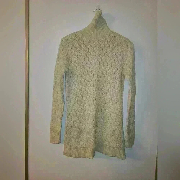 Chunky Knit Turtleneck Sweater – Size [M] - Picture 1 of 5